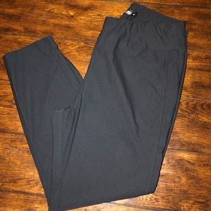 Women’s New York & Co pull on pants.